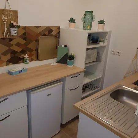 Studio Chemin Des Barrieres * Le Pouget